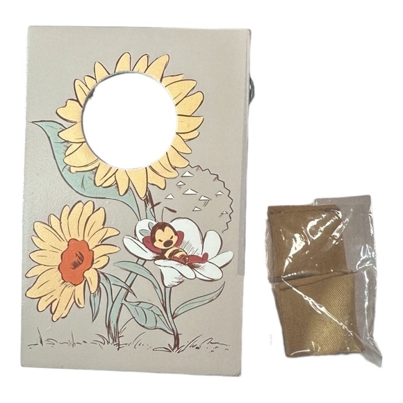 2024 Disney Parks Epcot Flower Garden Prize Corn Hole Mini Board Spike the Bee - Picture 1 of 3